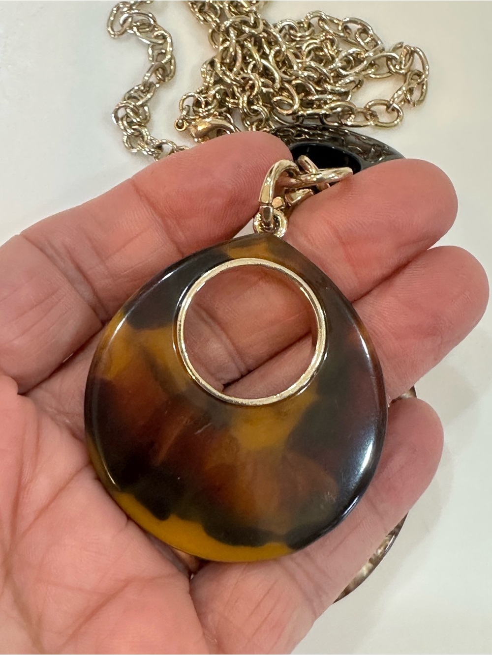 Liz Claiborne Tortoise & Black Resin Multi-Pendant Statement Necklace Gold Tone - Picture 8 of 14